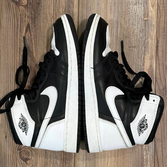 Nike Air Jordan 1 Retro High OG Black White (GS) Reverse Panda - Boys size US4 - Picture 5 of 12